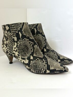 Kirby Snakeskin Booties Circus by Sam Edelman 8.5 Kitten Heel Black & Cream EUC